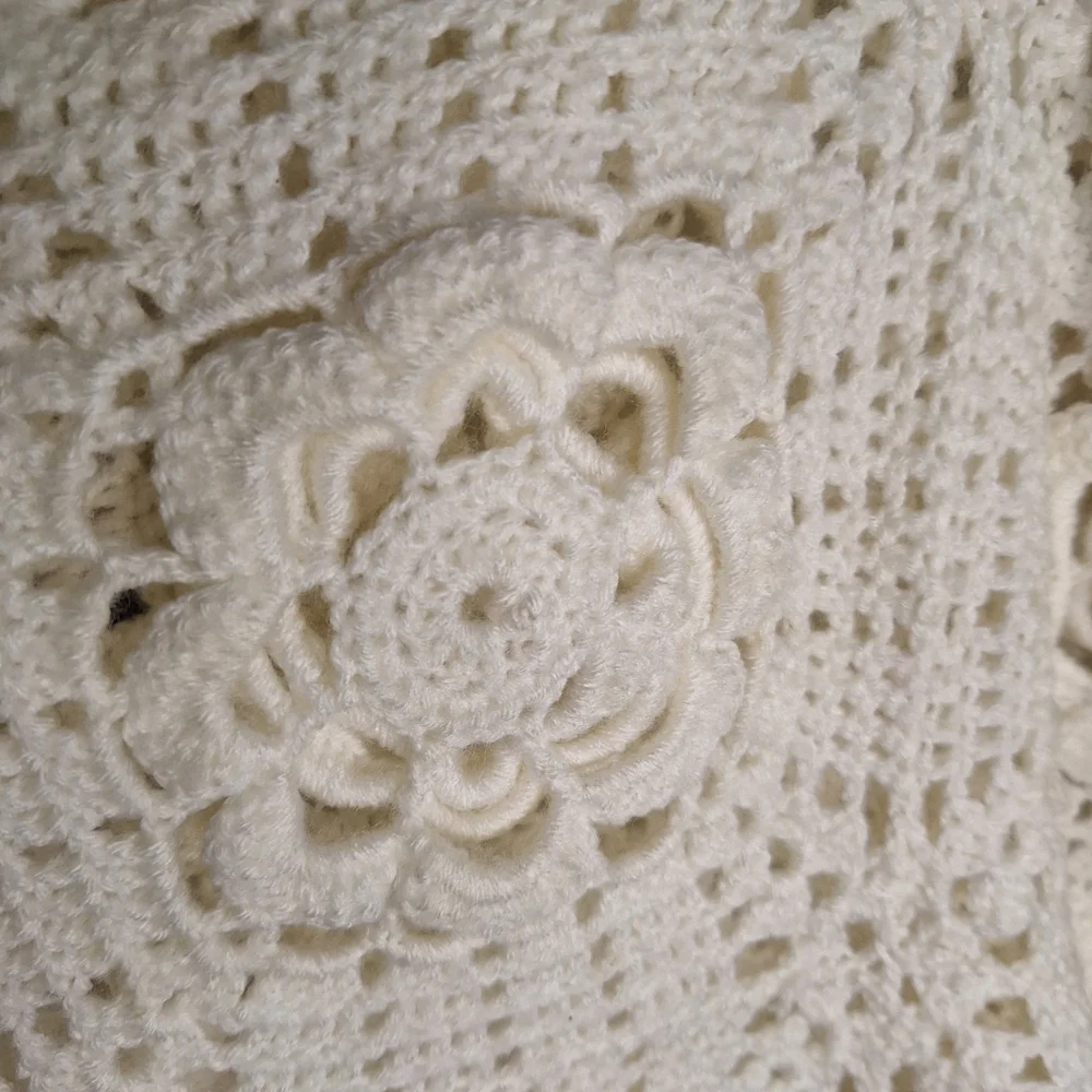 Crochet Floral Off White Raised Patterned Blanket 46